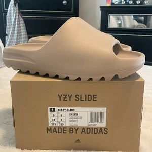 Yezzy slide by adidas